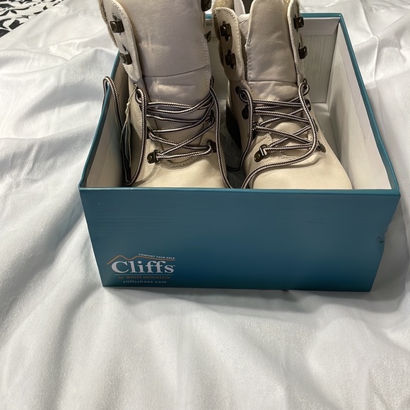 Boots - Picture 9 of 9